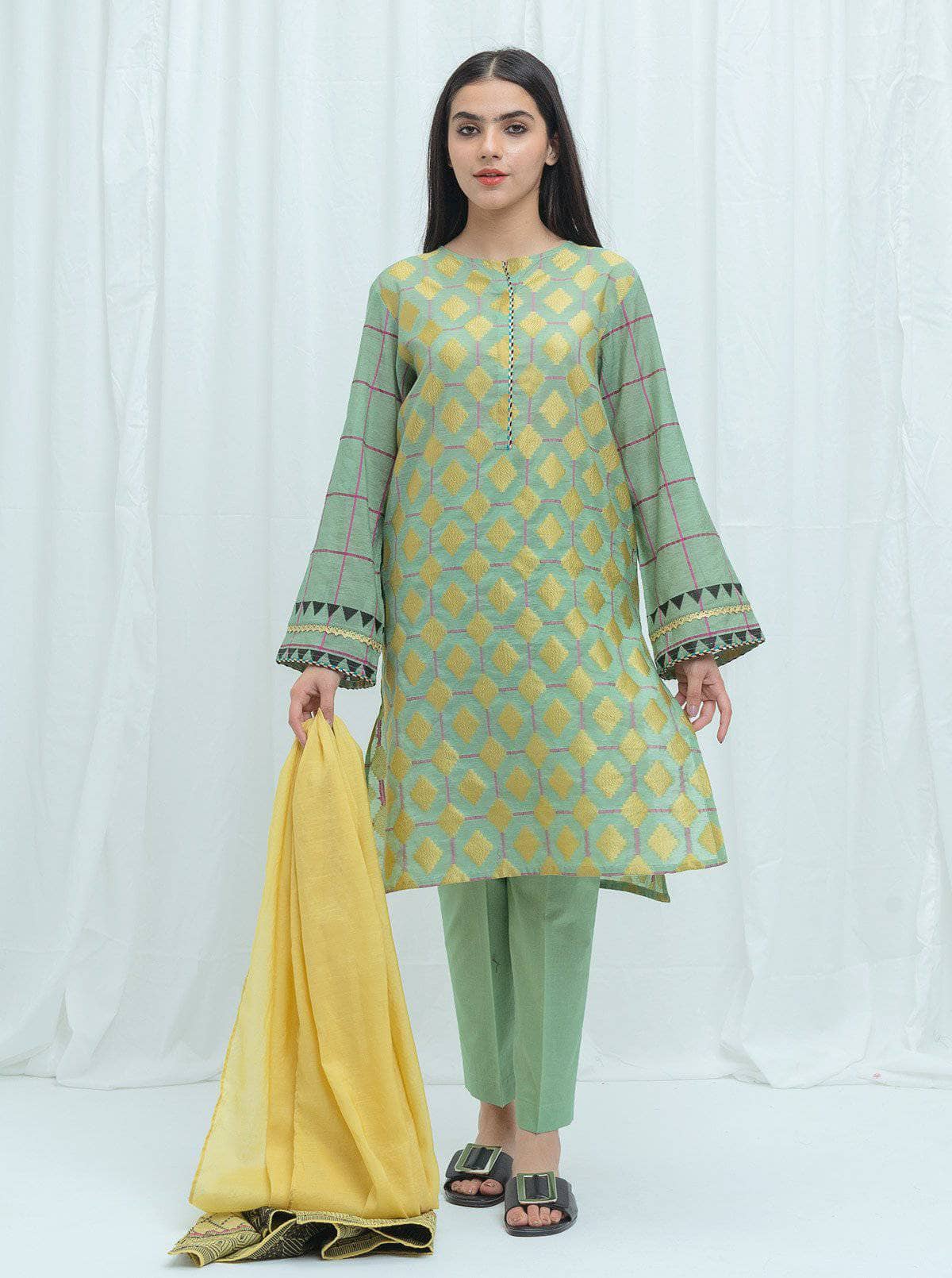 img_beechtree_lawn_2021_awwal_boutique