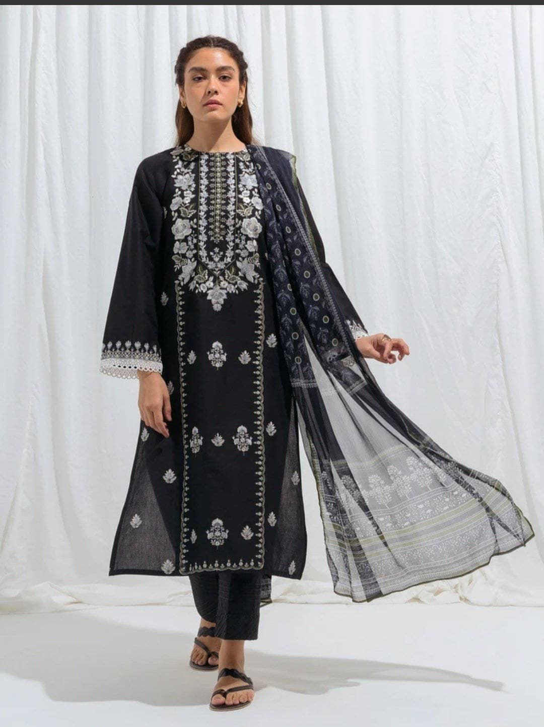 img_beechtree_monochrome_lawn_2021_awwal_boutique