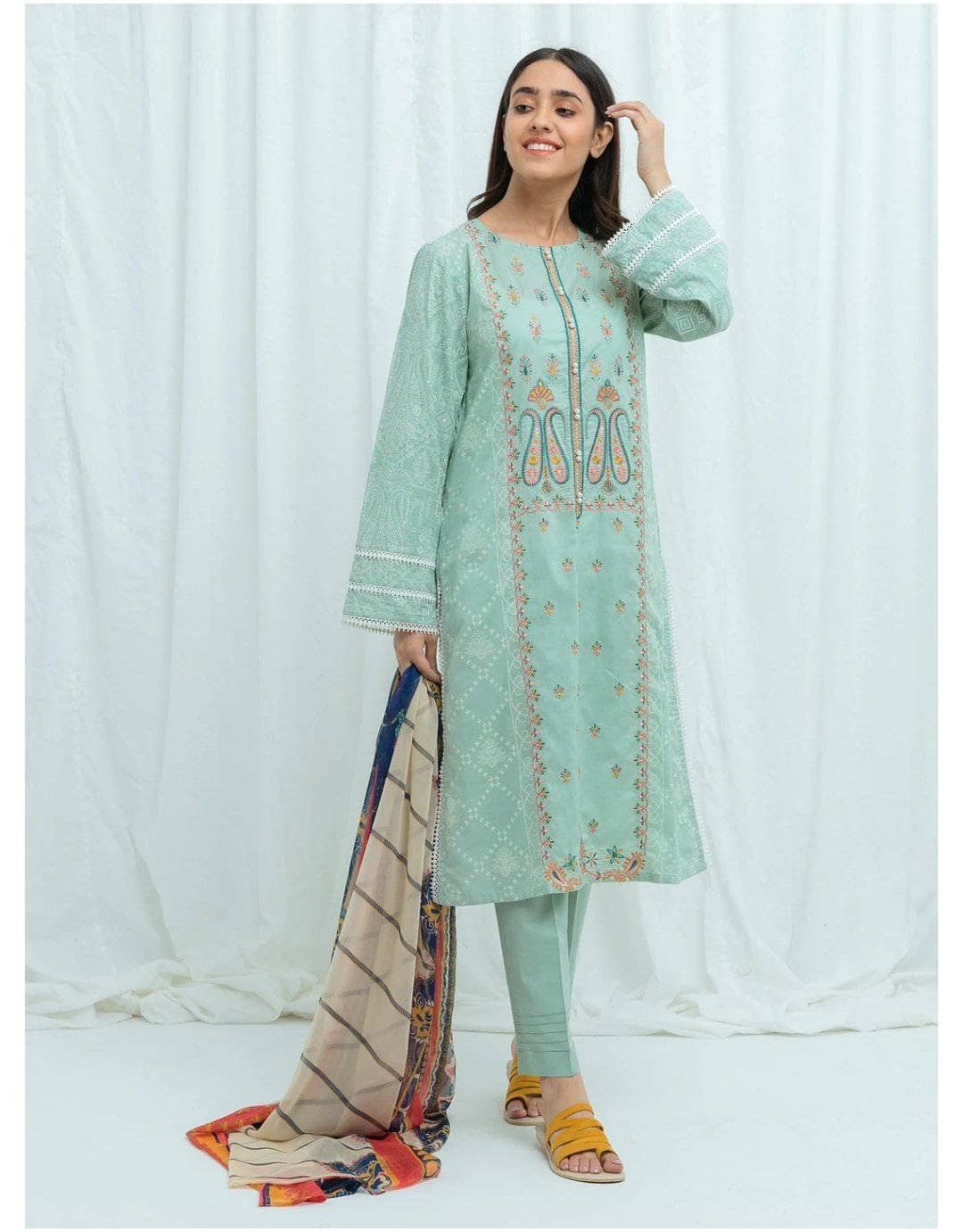 img_beechtree_lawn_2021_awwal_boutique
