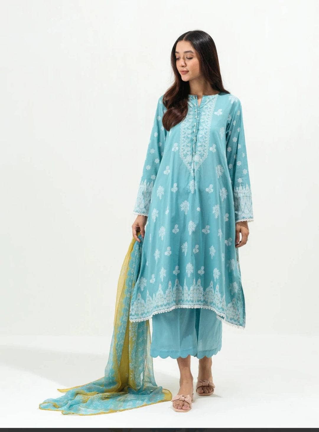 Img_beechtree_lawn_22_awwal_boutique