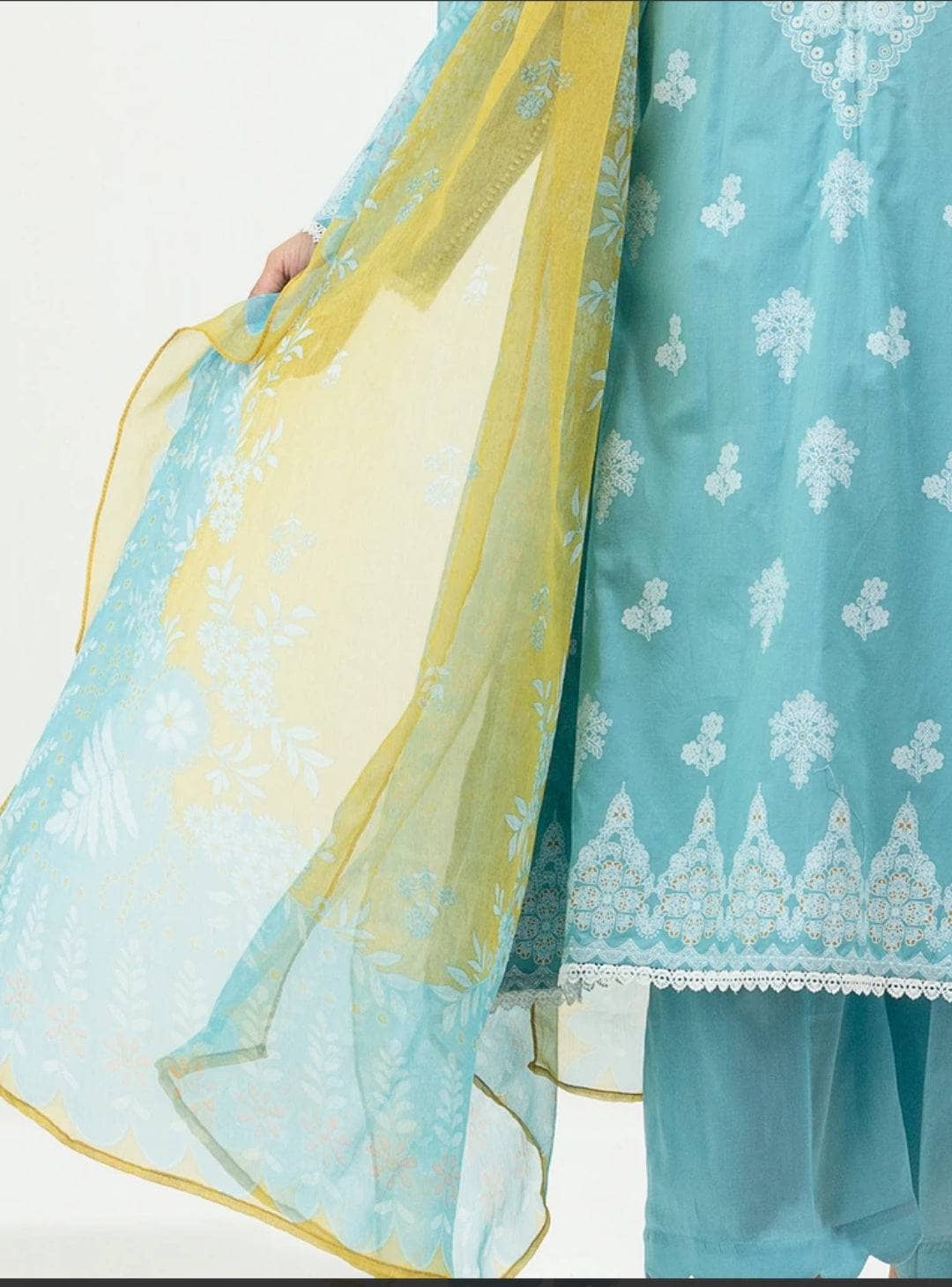 Img_beechtree_lawn_22_awwal_boutique