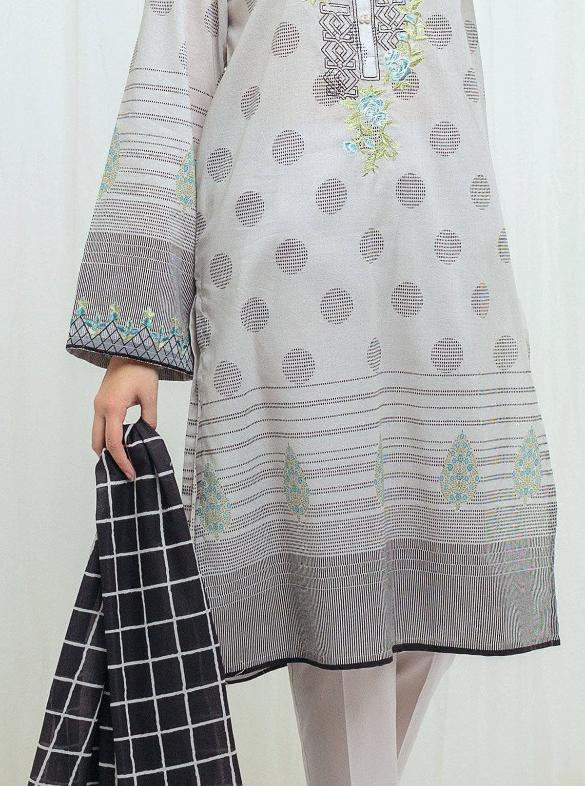 img_beechtree_lawn_2021_awwal_boutique