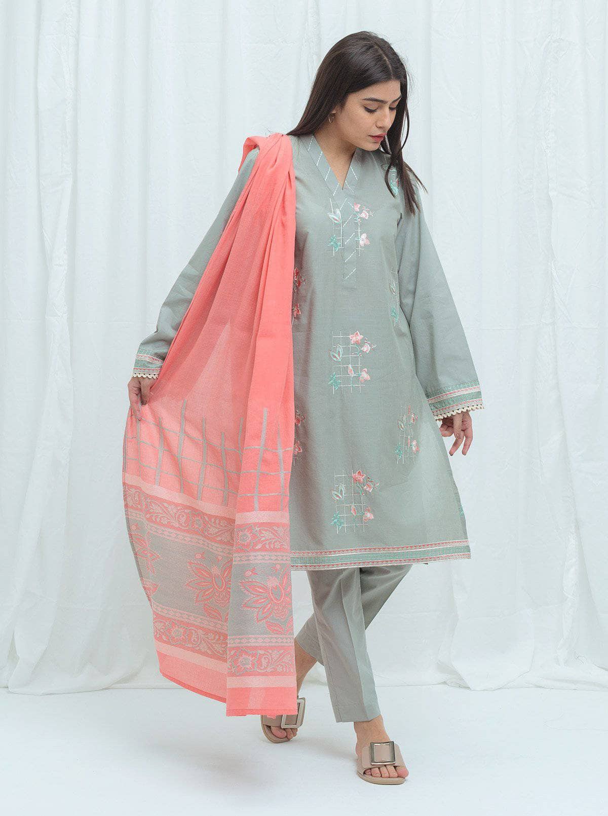 img_beechtree_lawn_2021_awwal_boutique