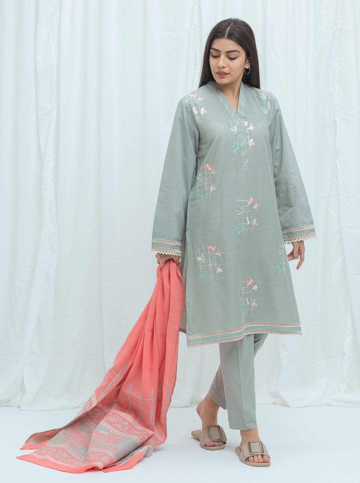 img_beechtree_lawn_2021_awwal_boutique