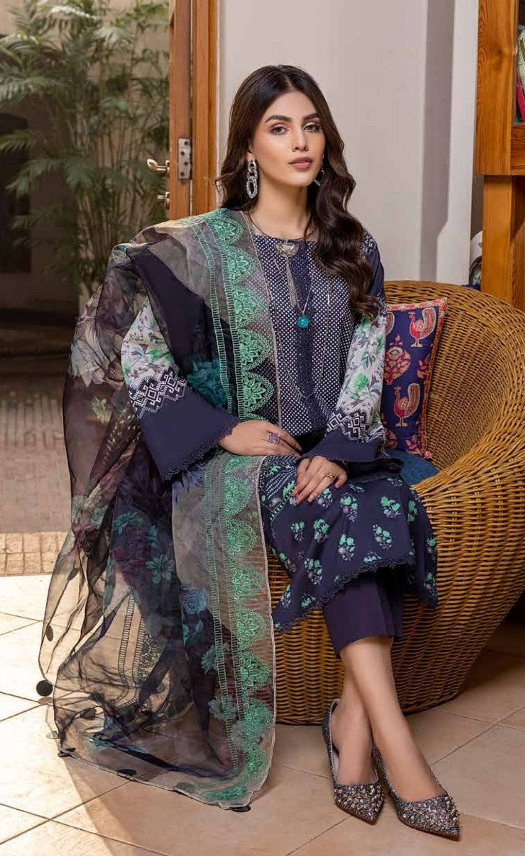 img_charizma_aniiq_vol1_awwal_boutique