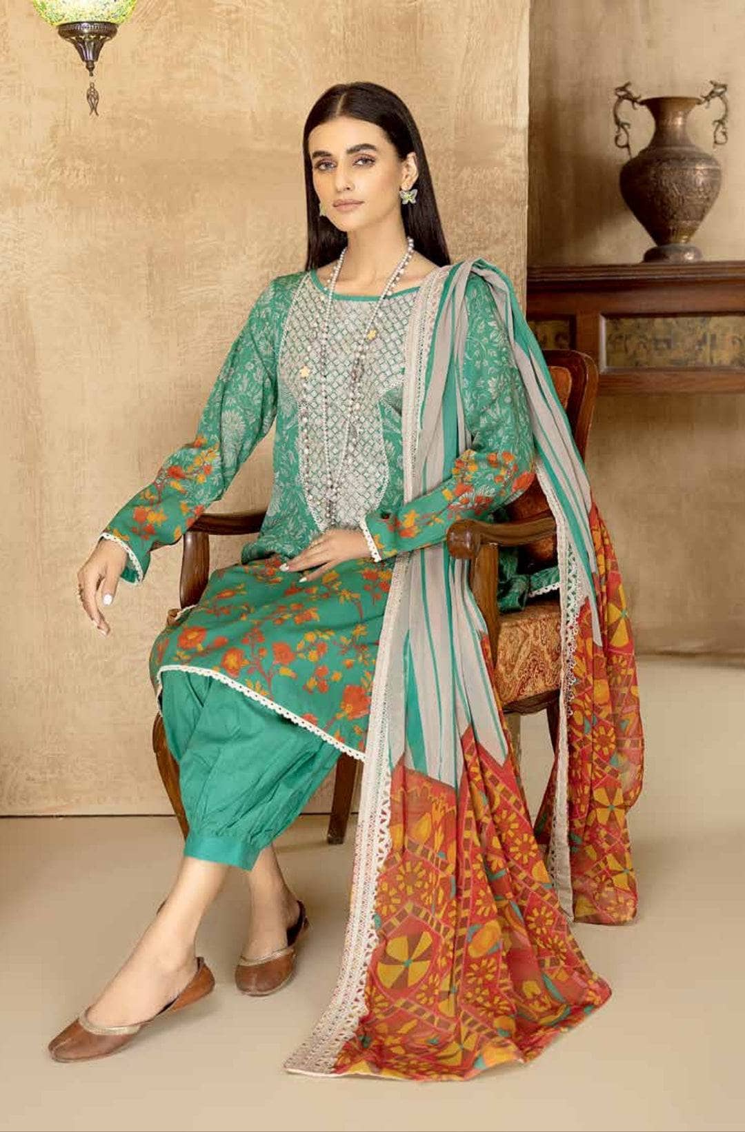 Img_charizma_aniiq_lawn_22_awwal_boutique