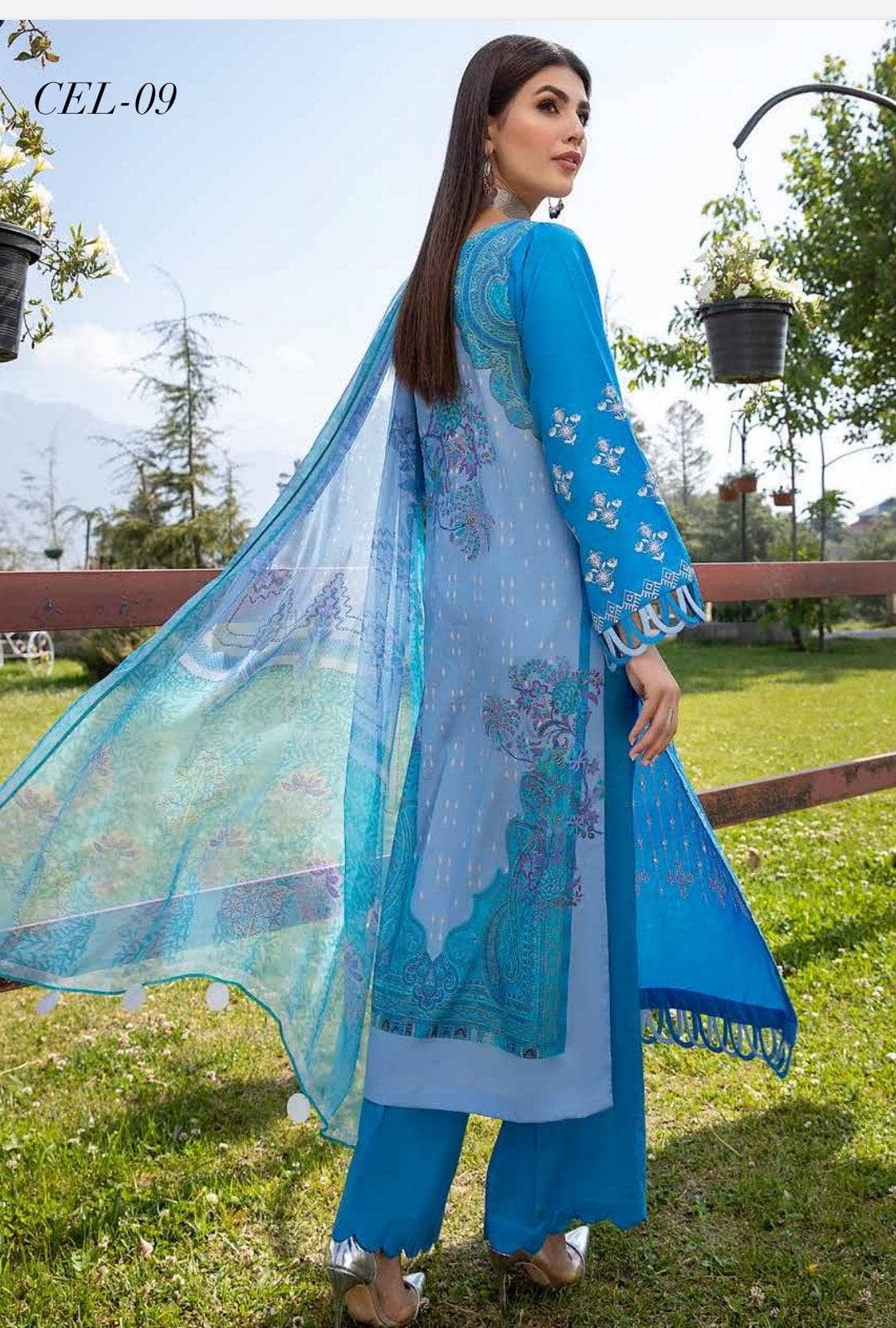 img_charizma_embroidered_lawn_22_awwal_boutique