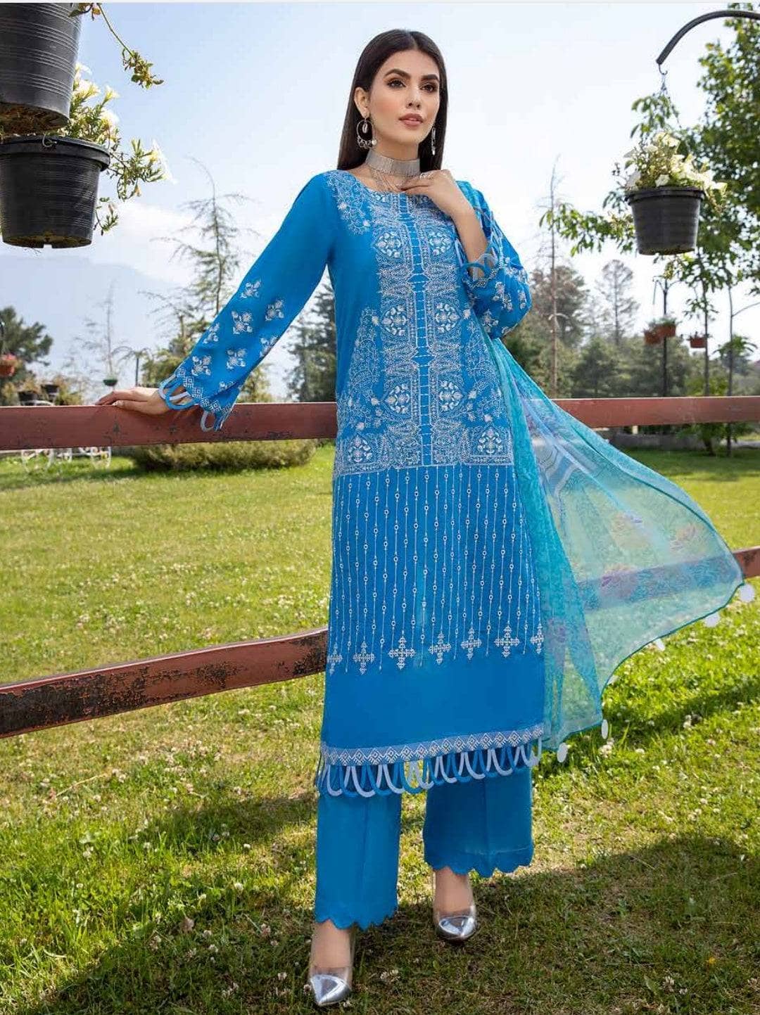 img_charizma_embroidered_lawn_22_awwal_boutique