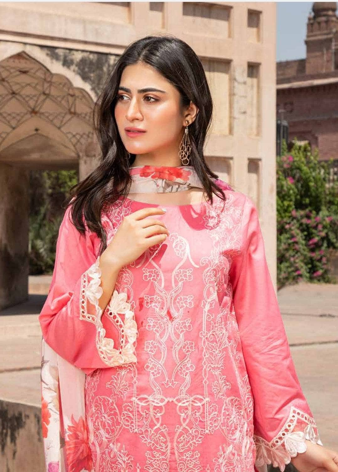 img_charizma_embroidered_lawn_22_awwal_boutique