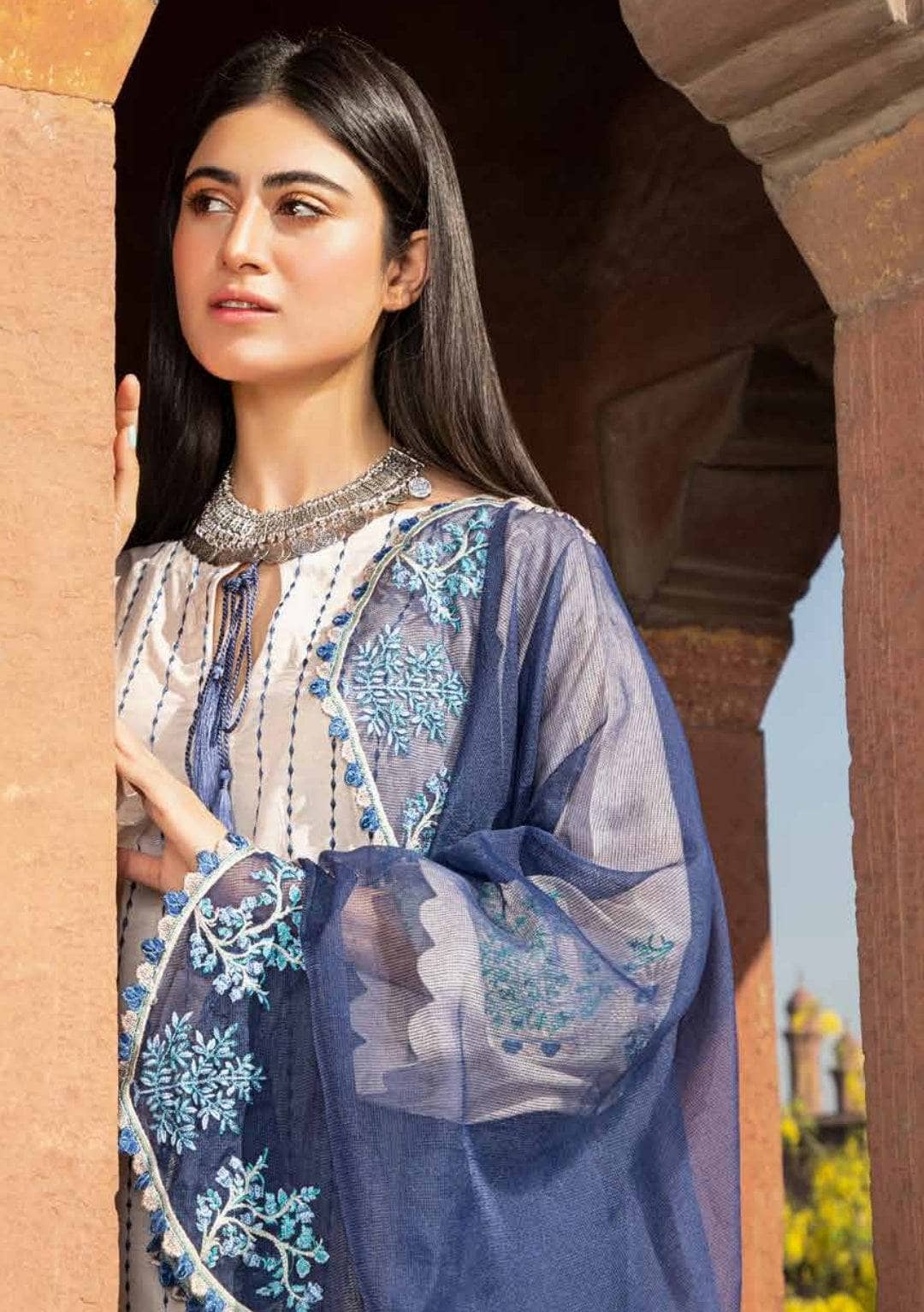 img_charizma_embroidered_lawn_22_awwal_boutique