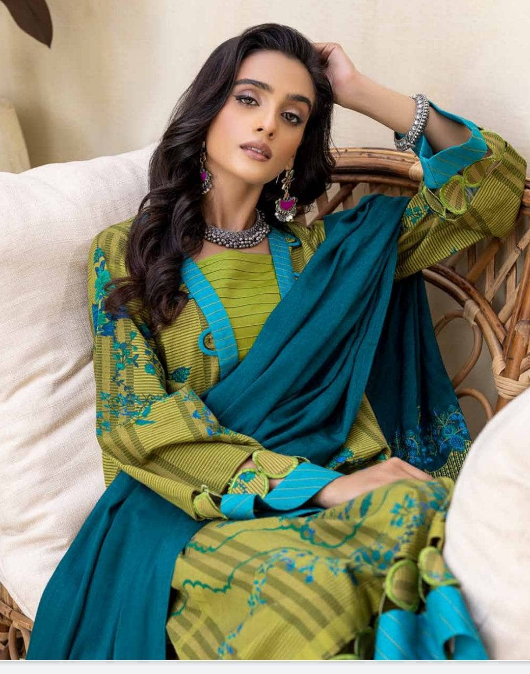 img_charizma_khaddar_pashmina_shawl_awwal_boutique