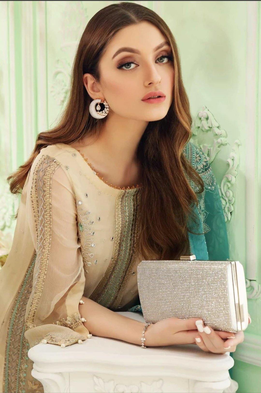 img_charizma_celine_embroidered_chiffon_awwal_boutique