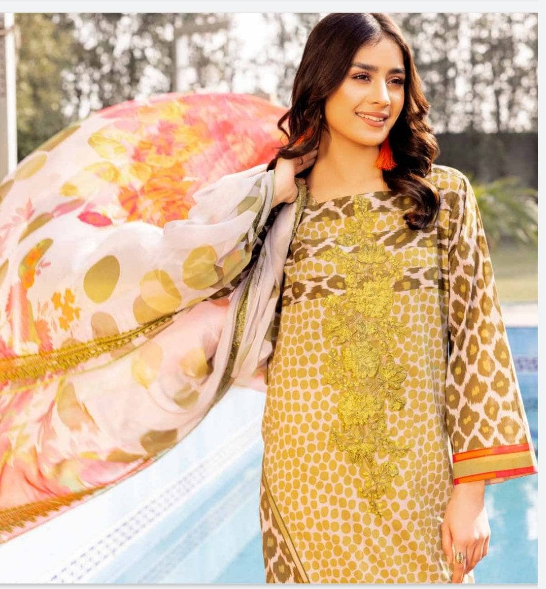 img_charizma_combination_lawn_23_awwal_boutique