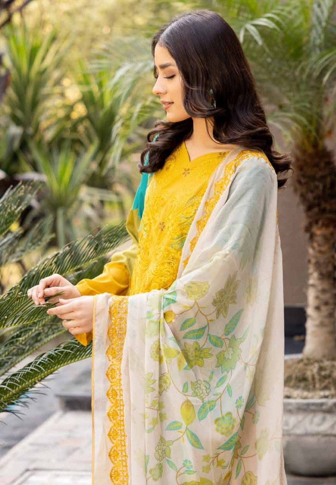 img_charizma_combination_lawn_23_awwal_boutique