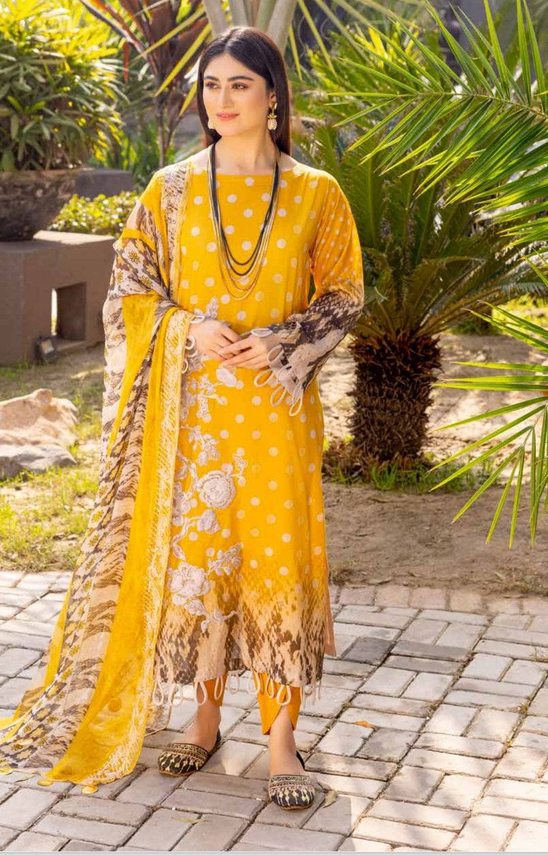 img_charizma_combination_lawn_23_awwal_boutique