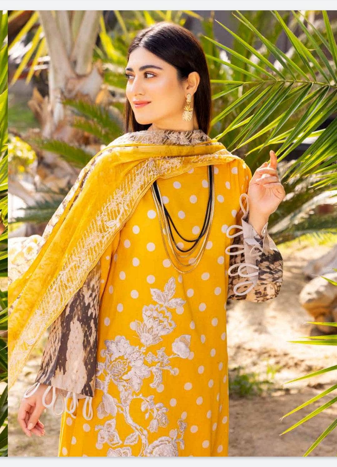 img_charizma_combination_lawn_23_awwal_boutique