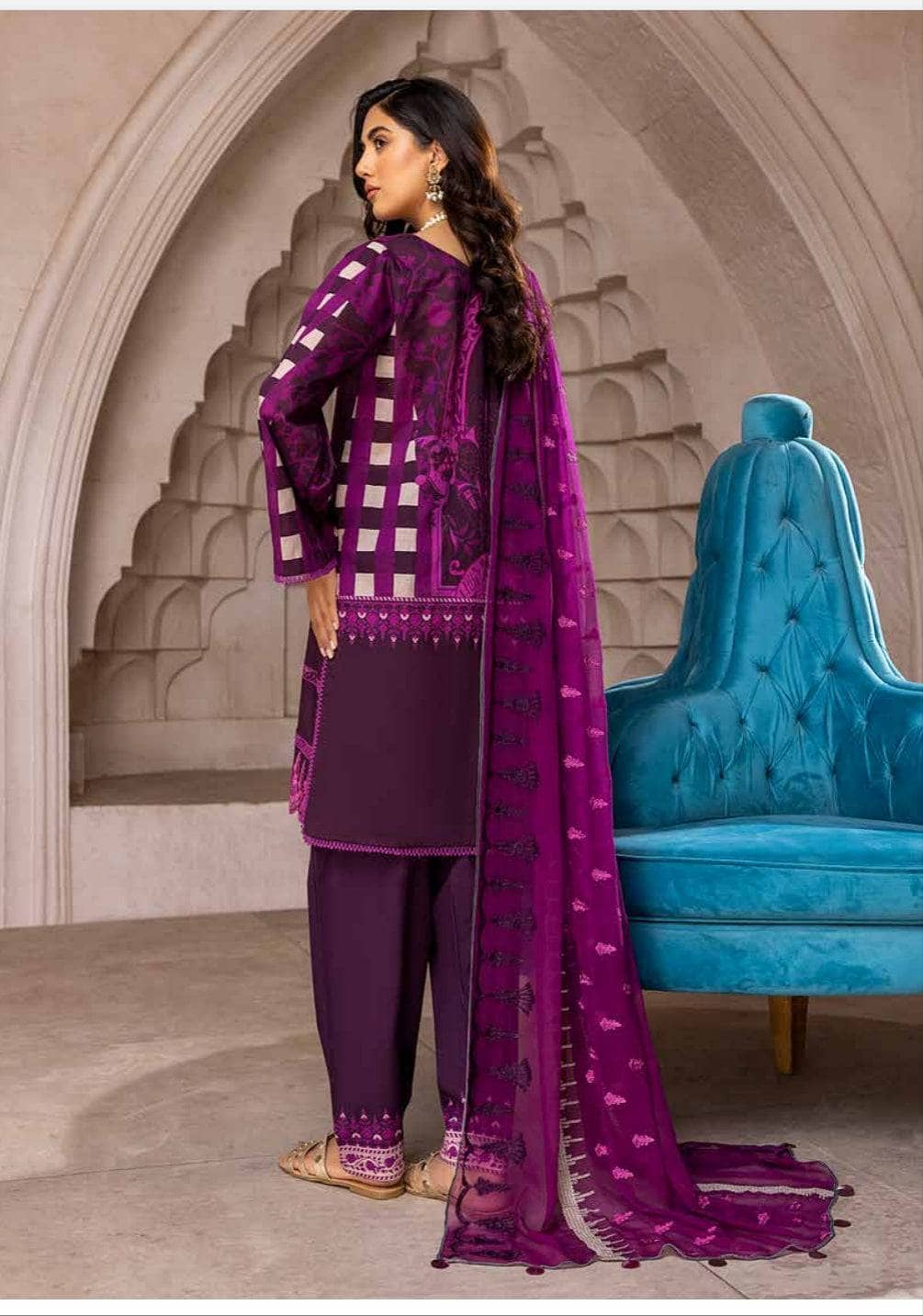 img_charizma_naranji_lawn_23_awwal_boutique