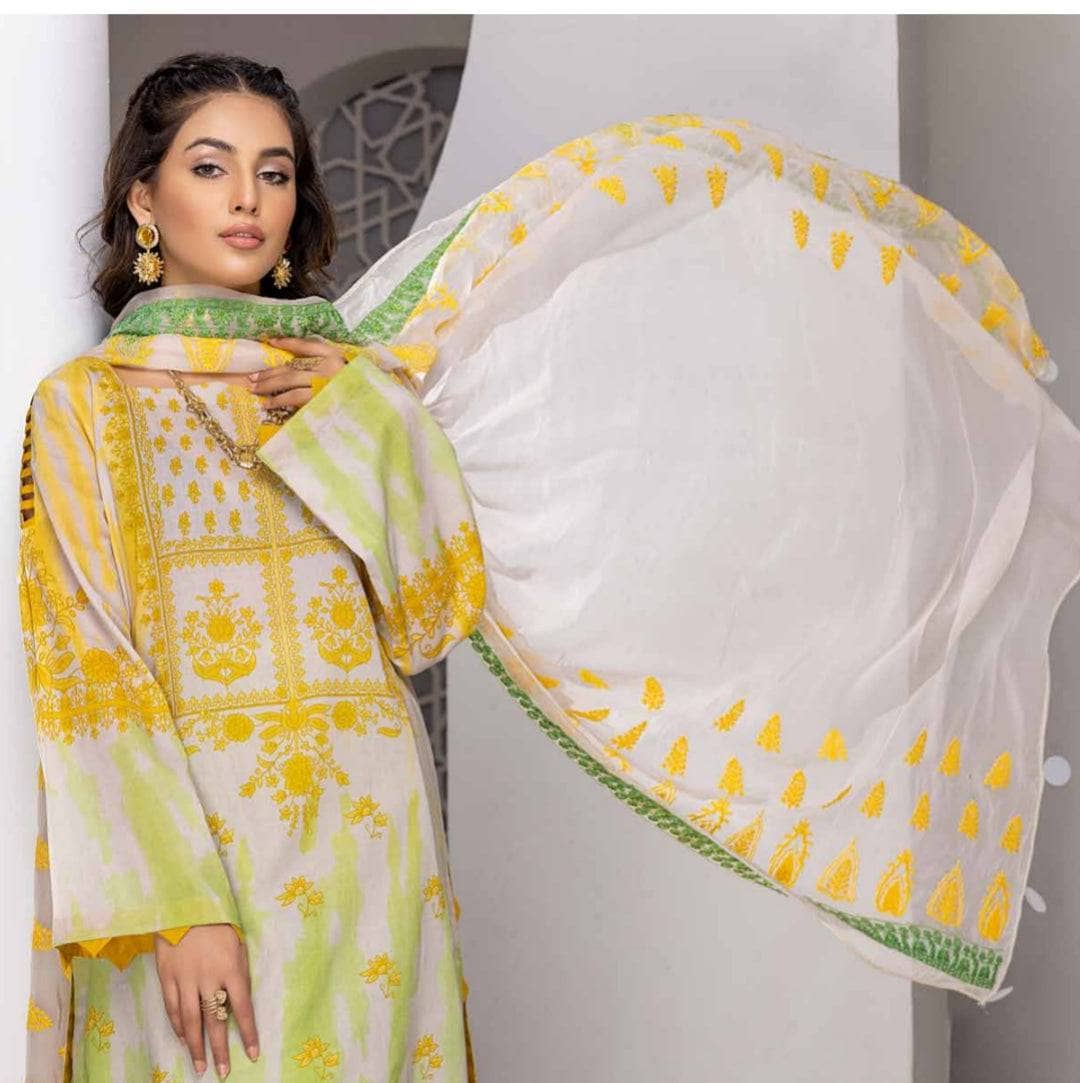 Img_charizma_naranji_lawn_awwal_boutique