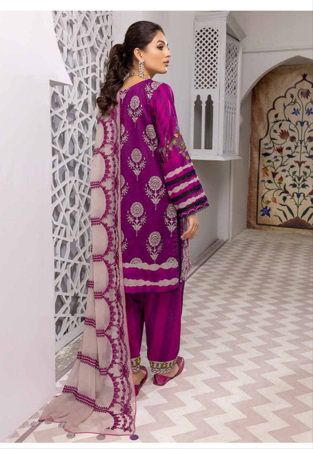 Img_charizma_naranji_lawn_awwal_boutique