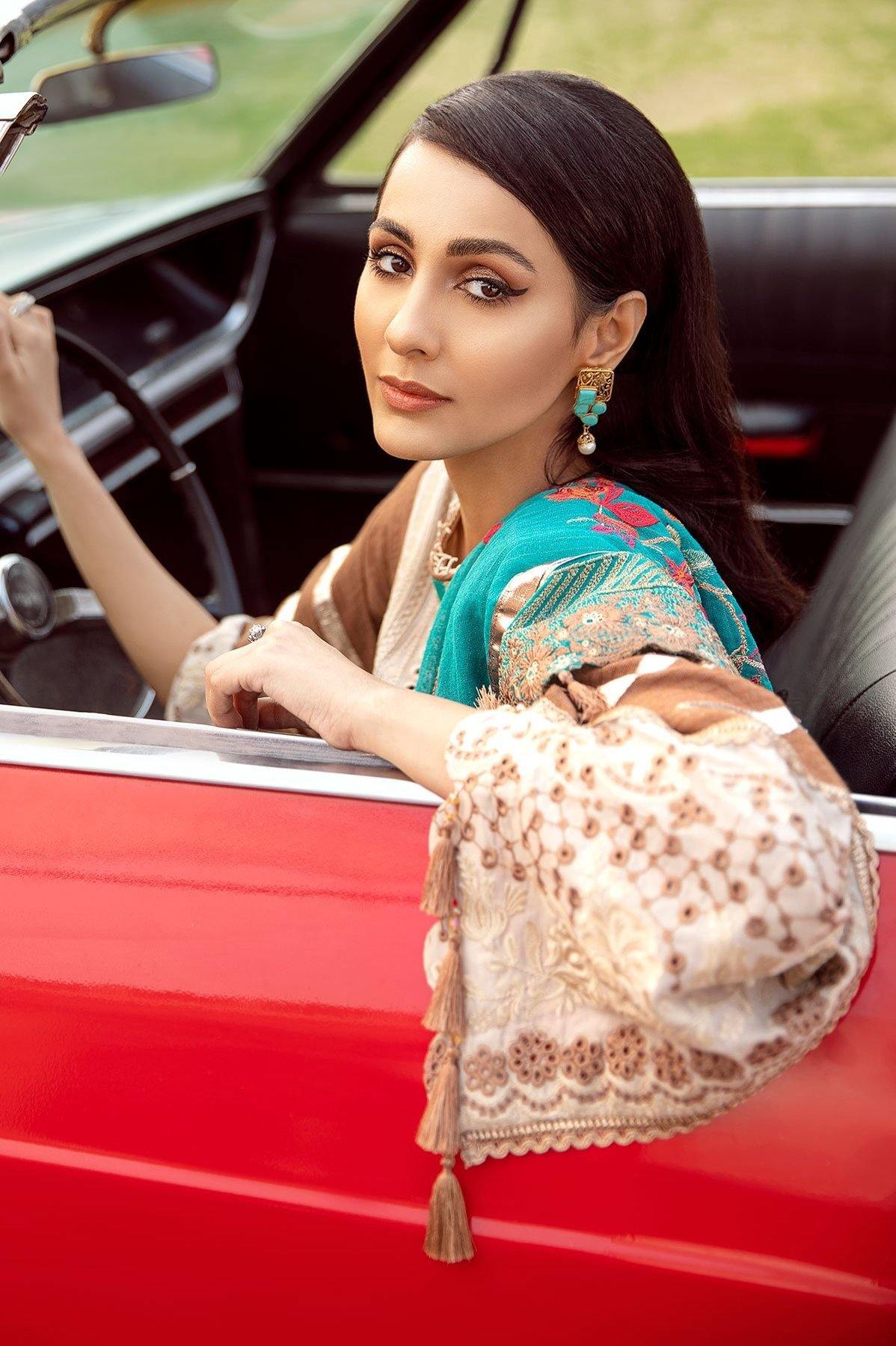 img_charizma_signature_lawn_collection_awwal_boutique