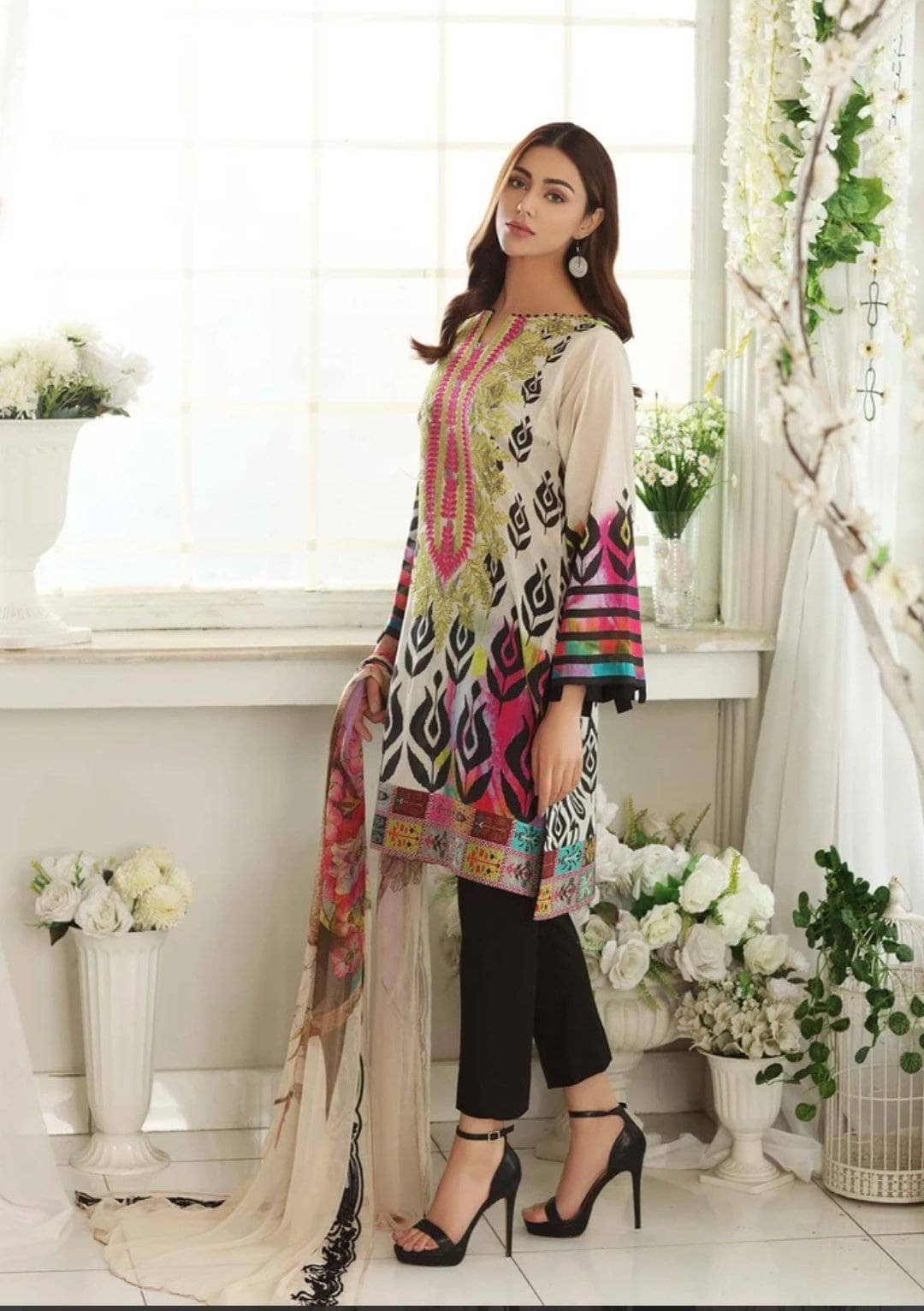 img_charizma_aniiq_lawn_2021_awwal_boutique