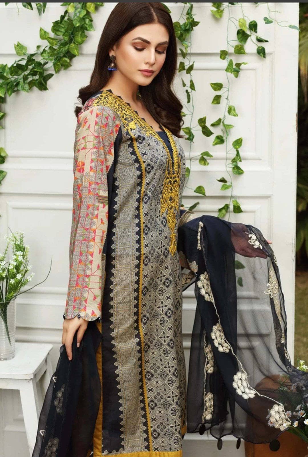 img_charizma_aniiq_lawn_2021_awwal_boutique