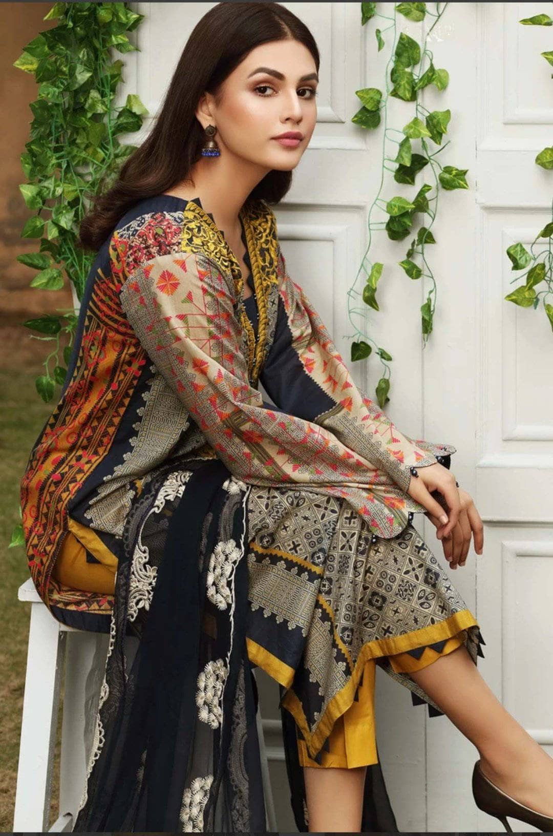 img_charizma_aniiq_lawn_2021_awwal_boutique