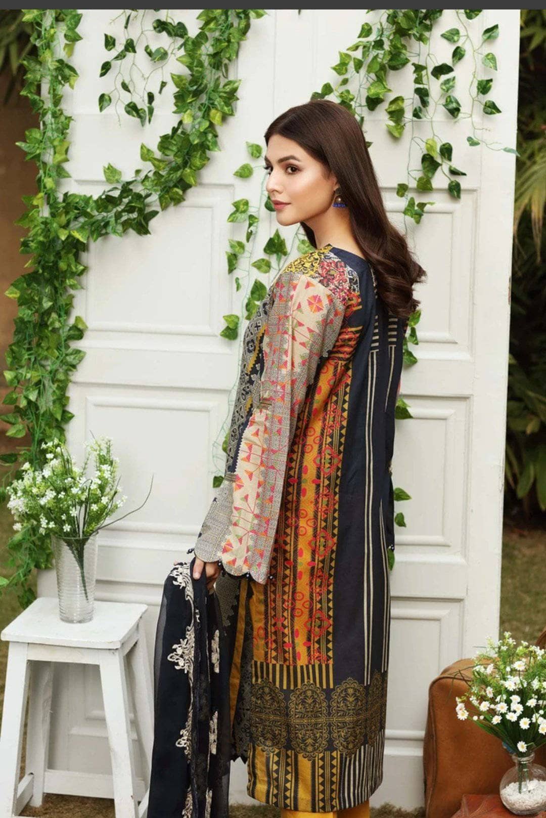 img_charizma_aniiq_lawn_2021_awwal_boutique