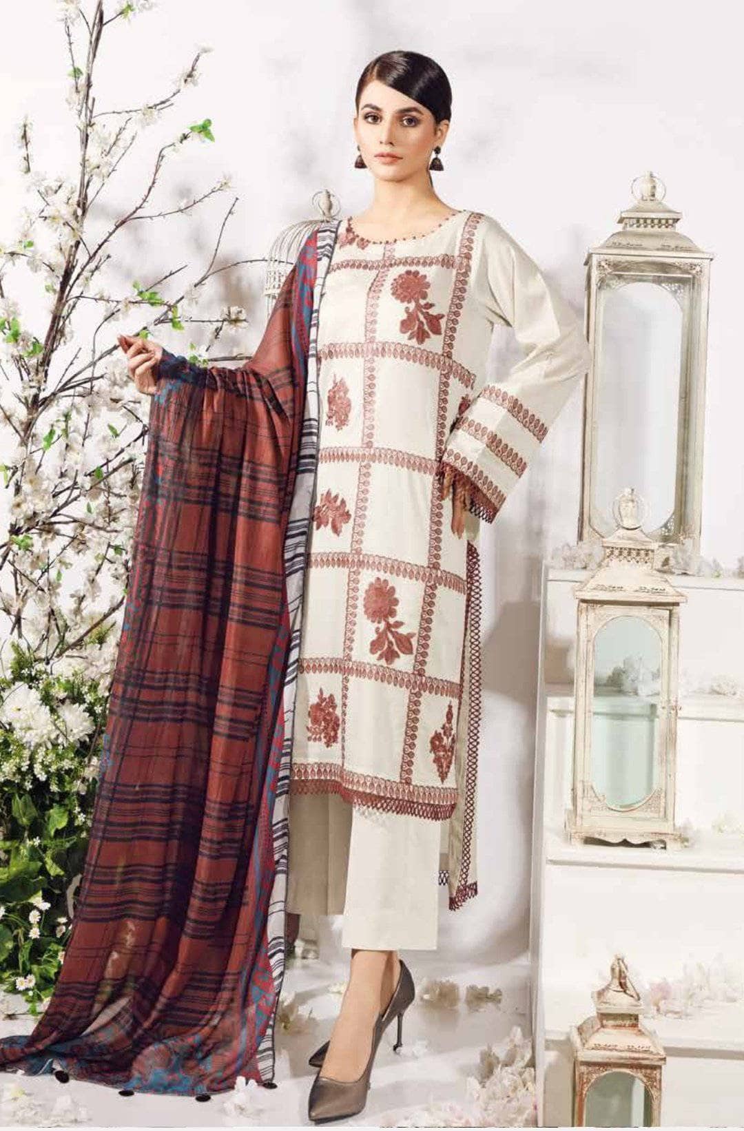 img_charizma_infinity_lawn_2021_awwal_boutique