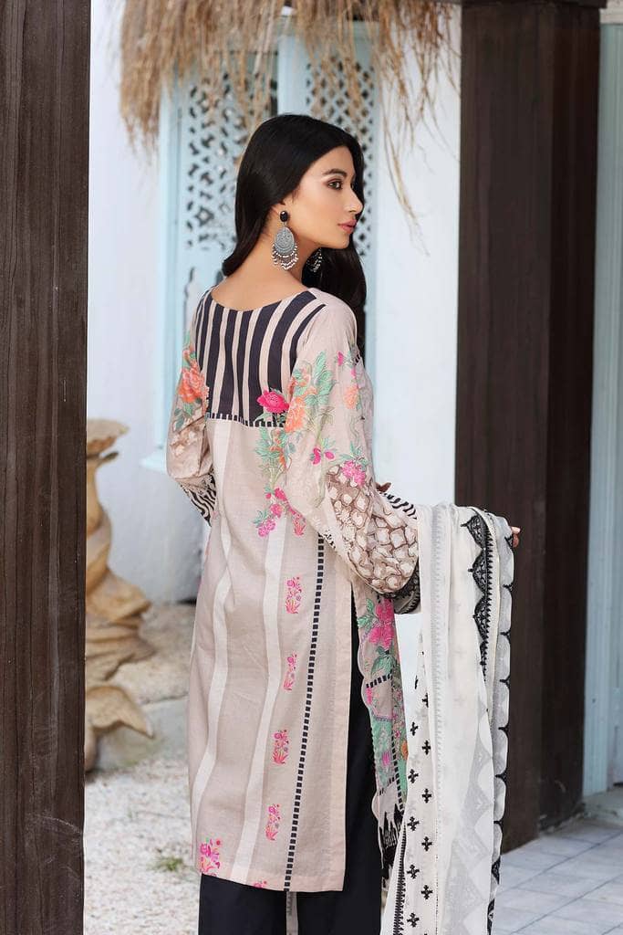 img_charizma_naranji_lawn_2021_awwal_boutique