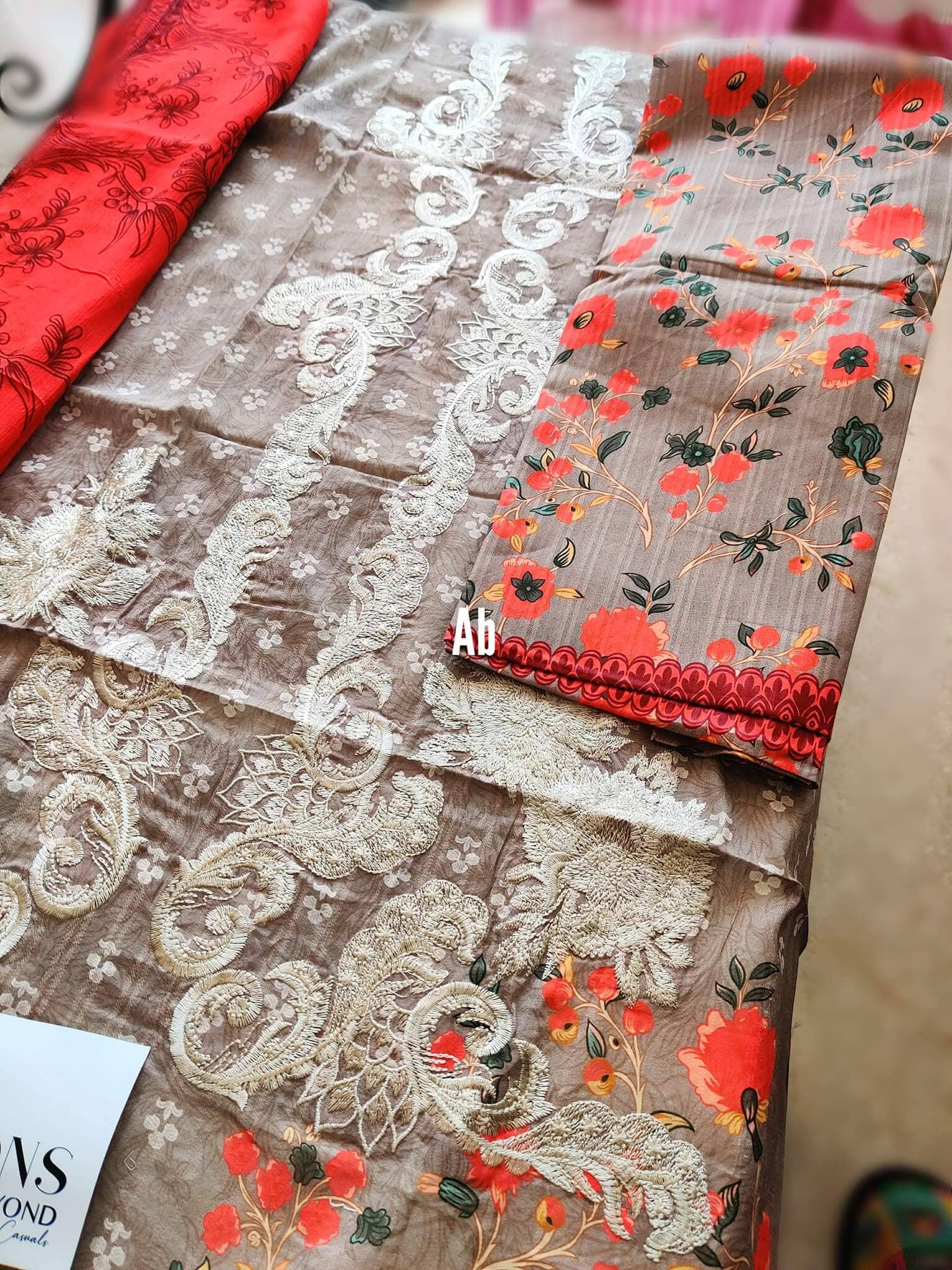 img_charizma_combination_lawn_22_awwal_boutique