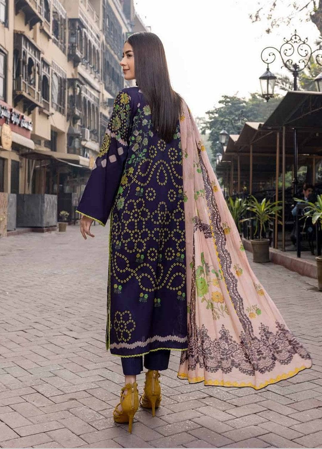 img_charizma_Qaus_lawn_awwal_boutique