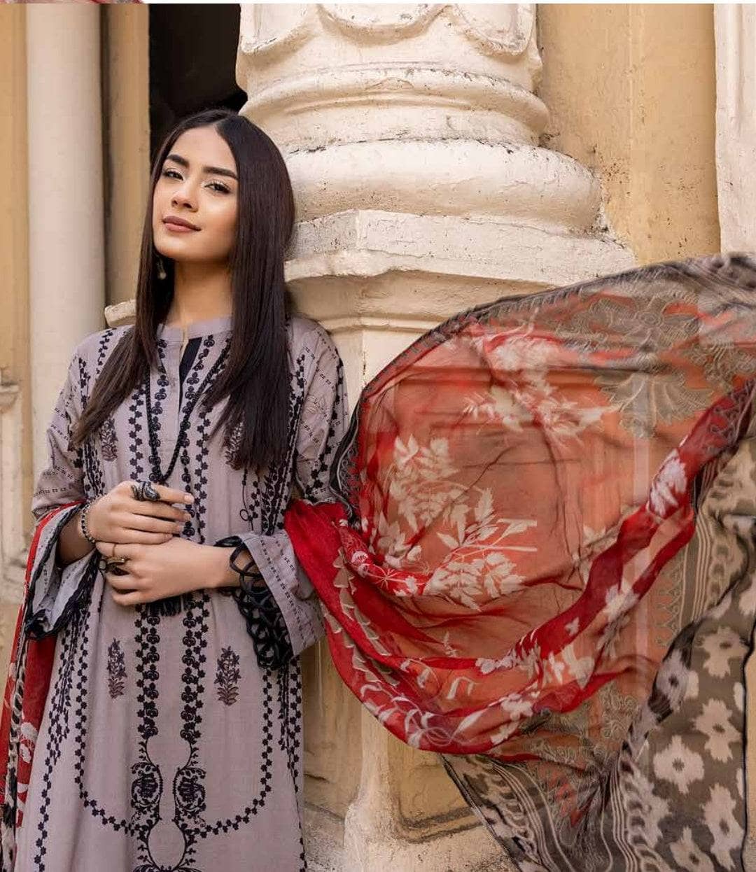 img_charizma_Qaus_lawn_awwal_boutique