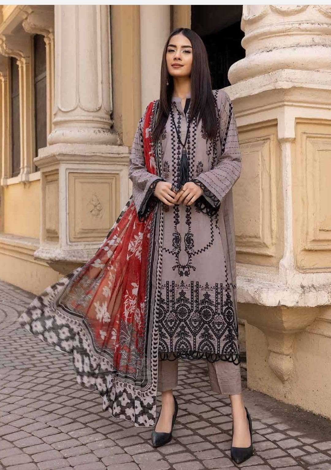 img_charizma_Qaus_lawn_awwal_boutique