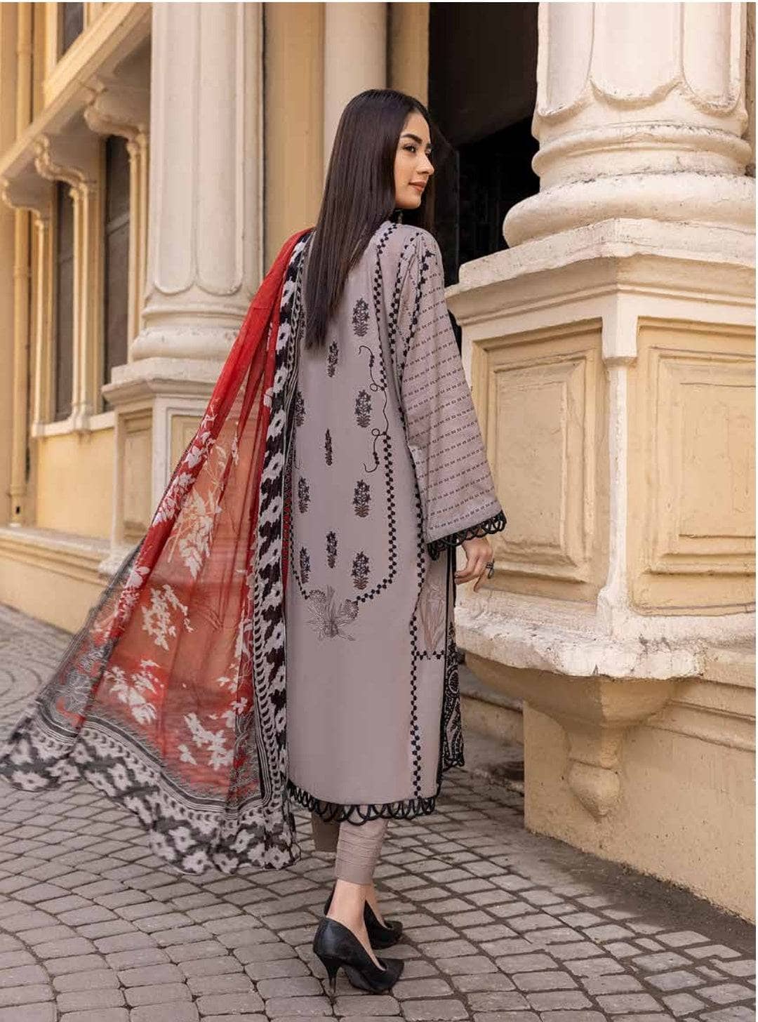 Restocked/Charizma Qaus Lawn 22