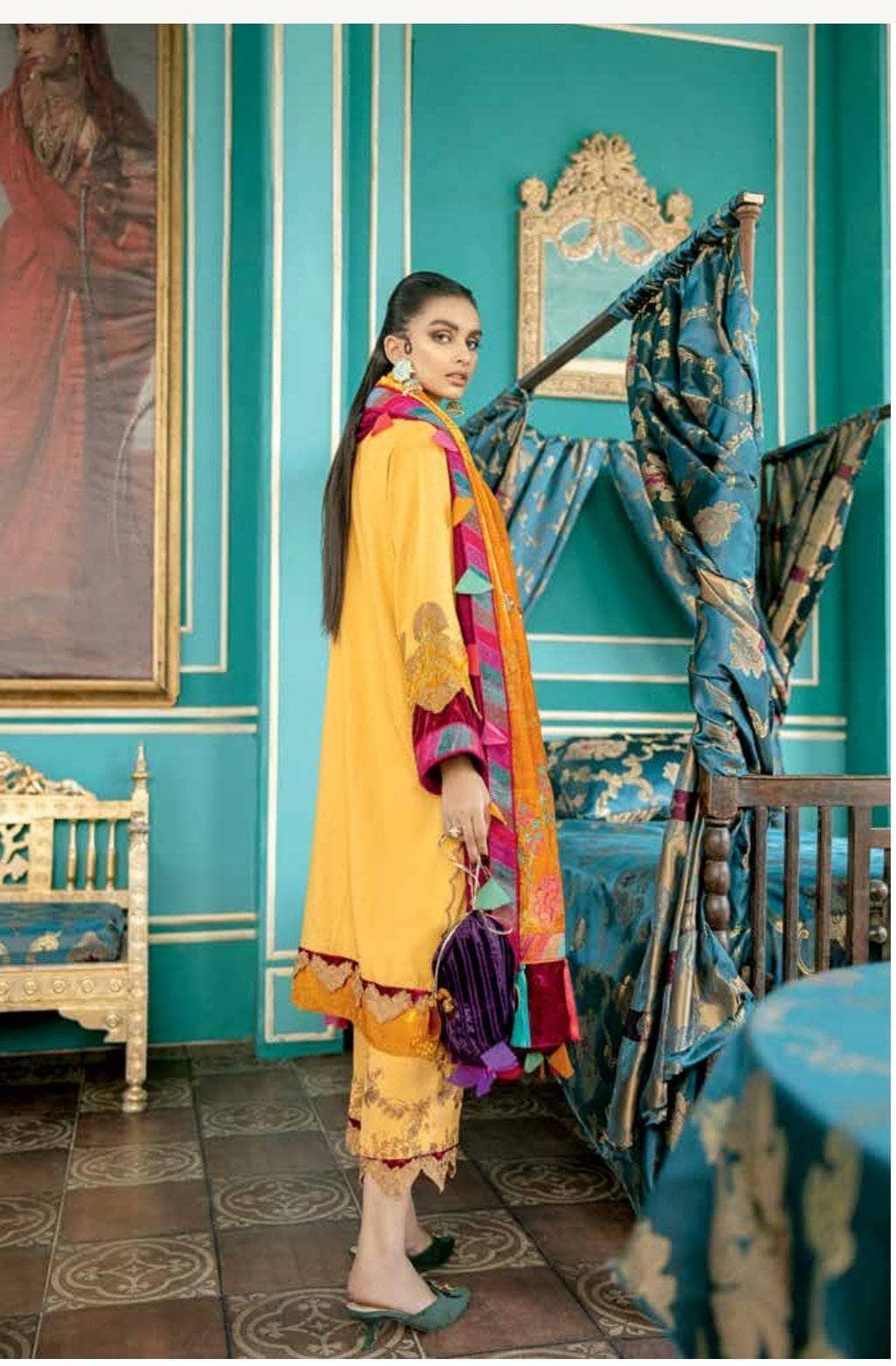 img_charizma_signature_velvet_shawls_awwal_boutique