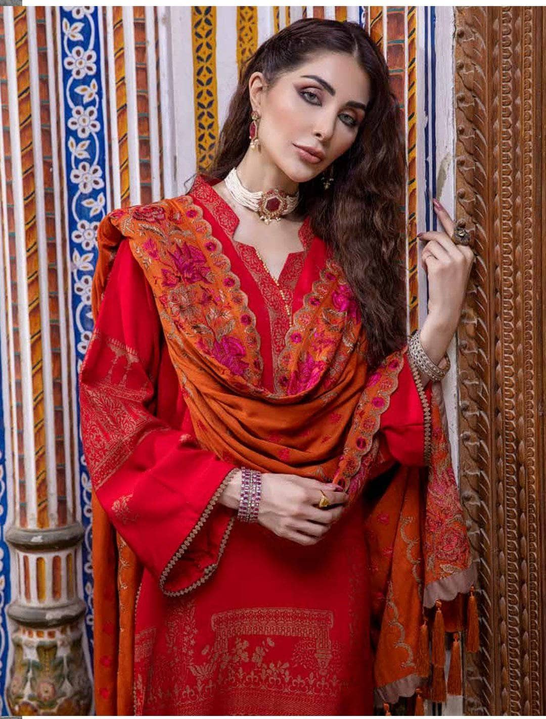 img_charizma_signature_leather_jacquard_woolen_shawl_awwal_boutique