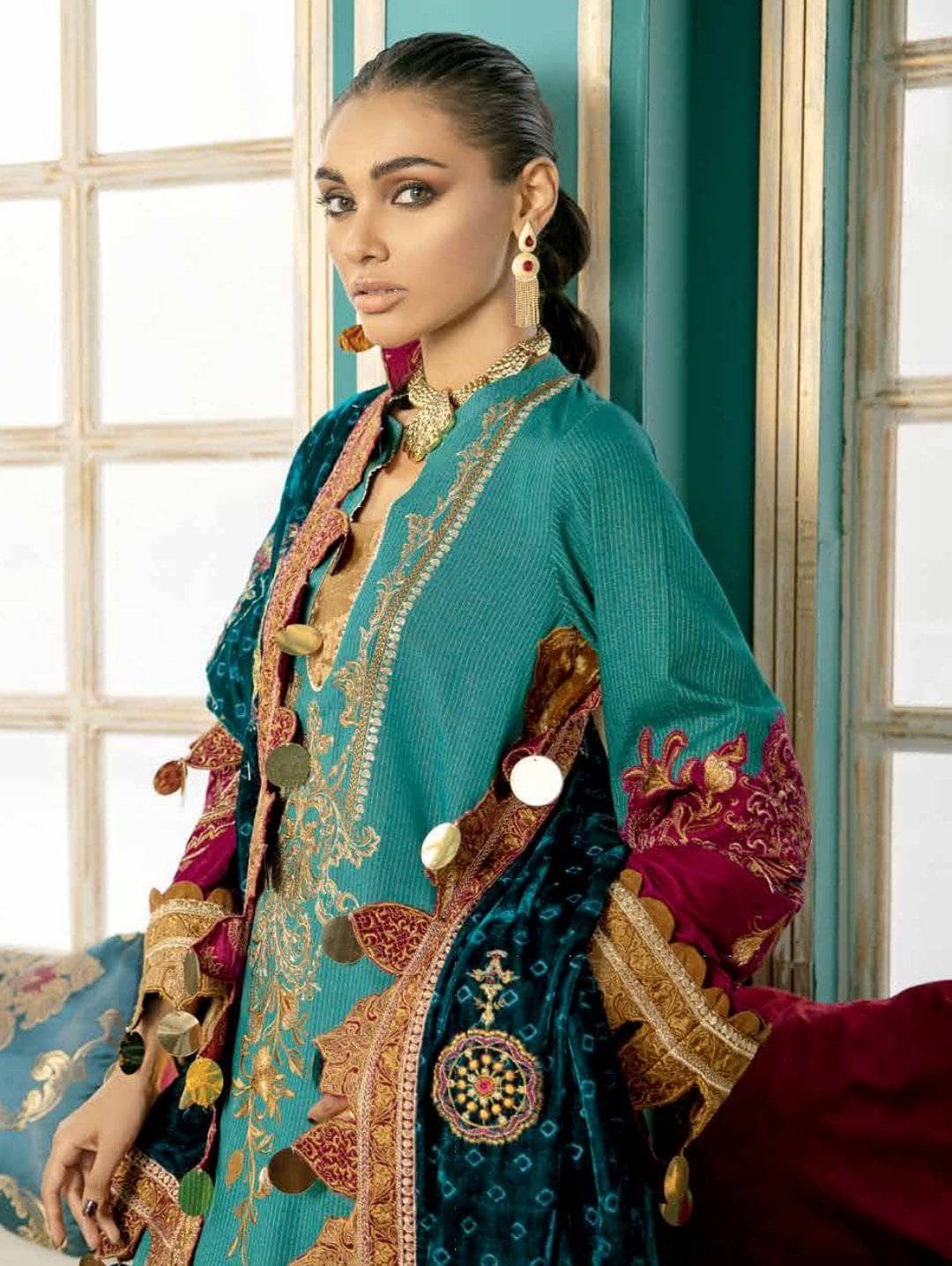 img_charizma_signature_velvet_shawls_awwal_boutique