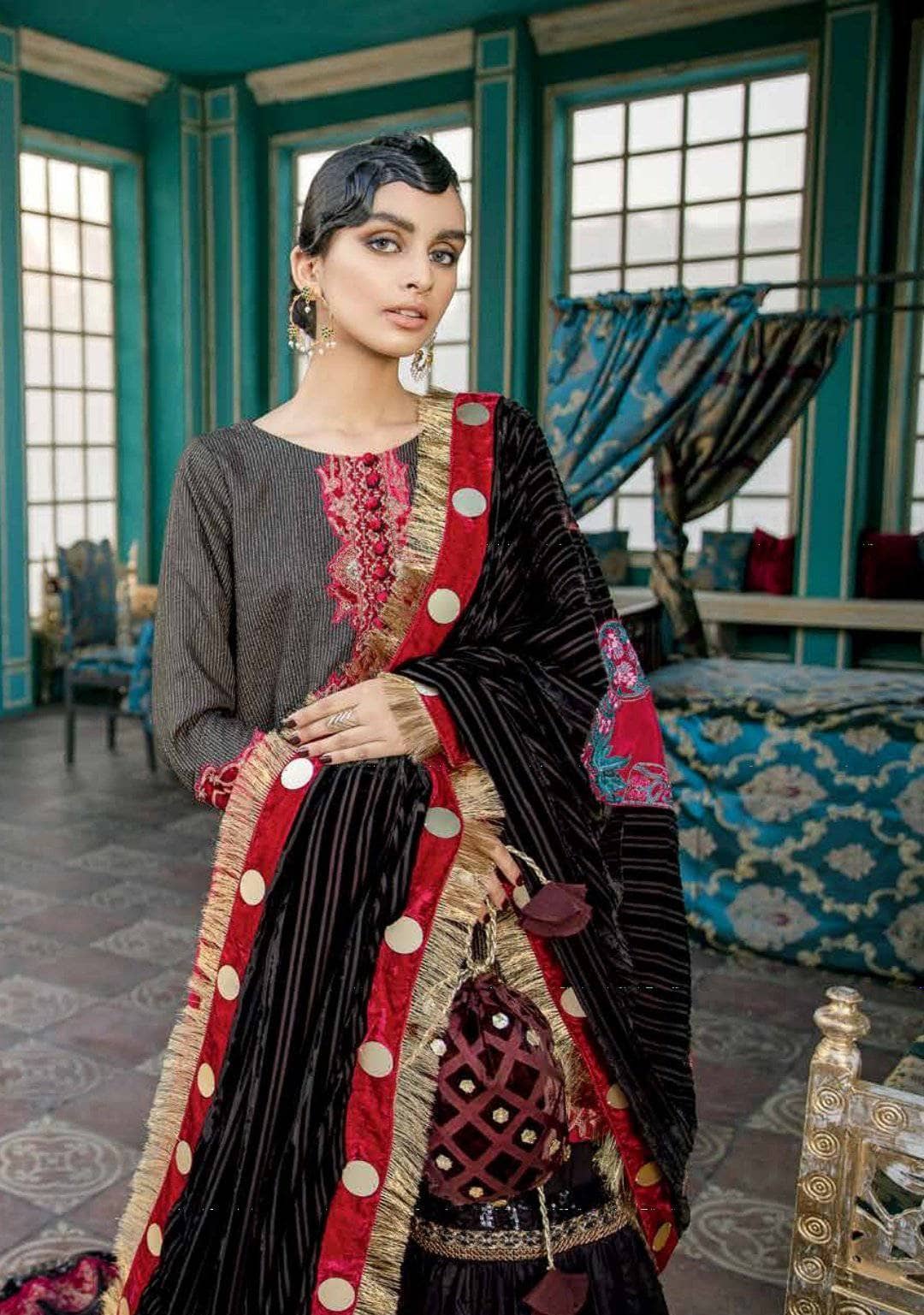 img_charizma_signature_velvet_shawls_awwal_boutique