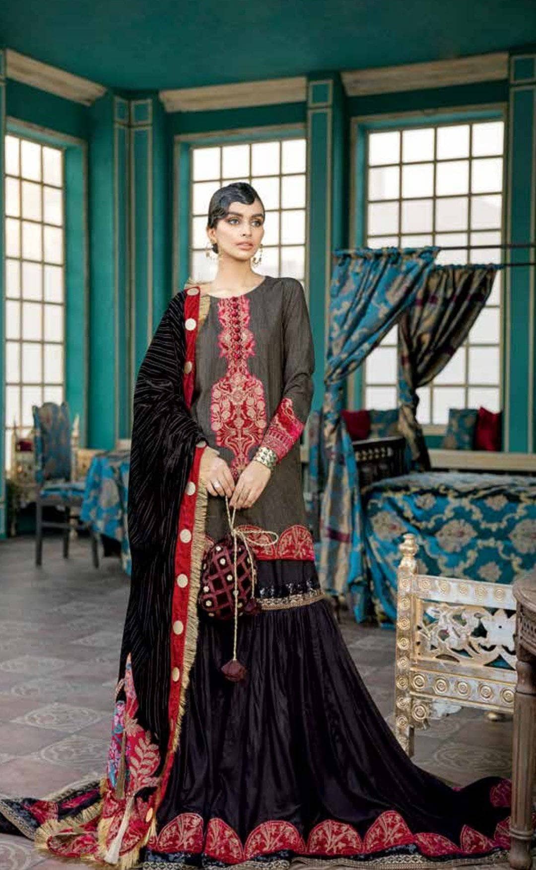 img_charizma_signature_velvet_shawls_awwal_boutique