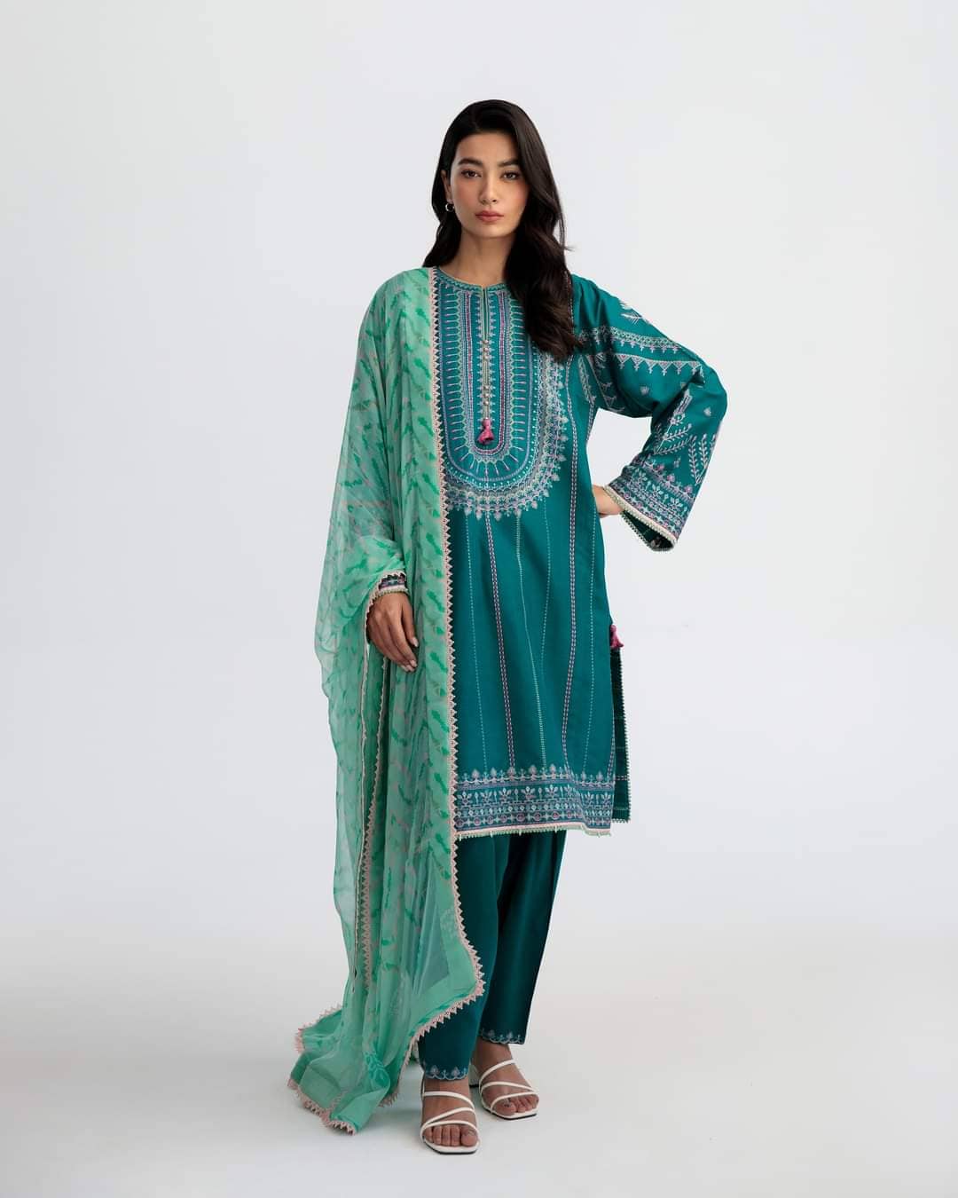 img_coco_lawn_by_zara_shahjahan_23_awwal_boutique