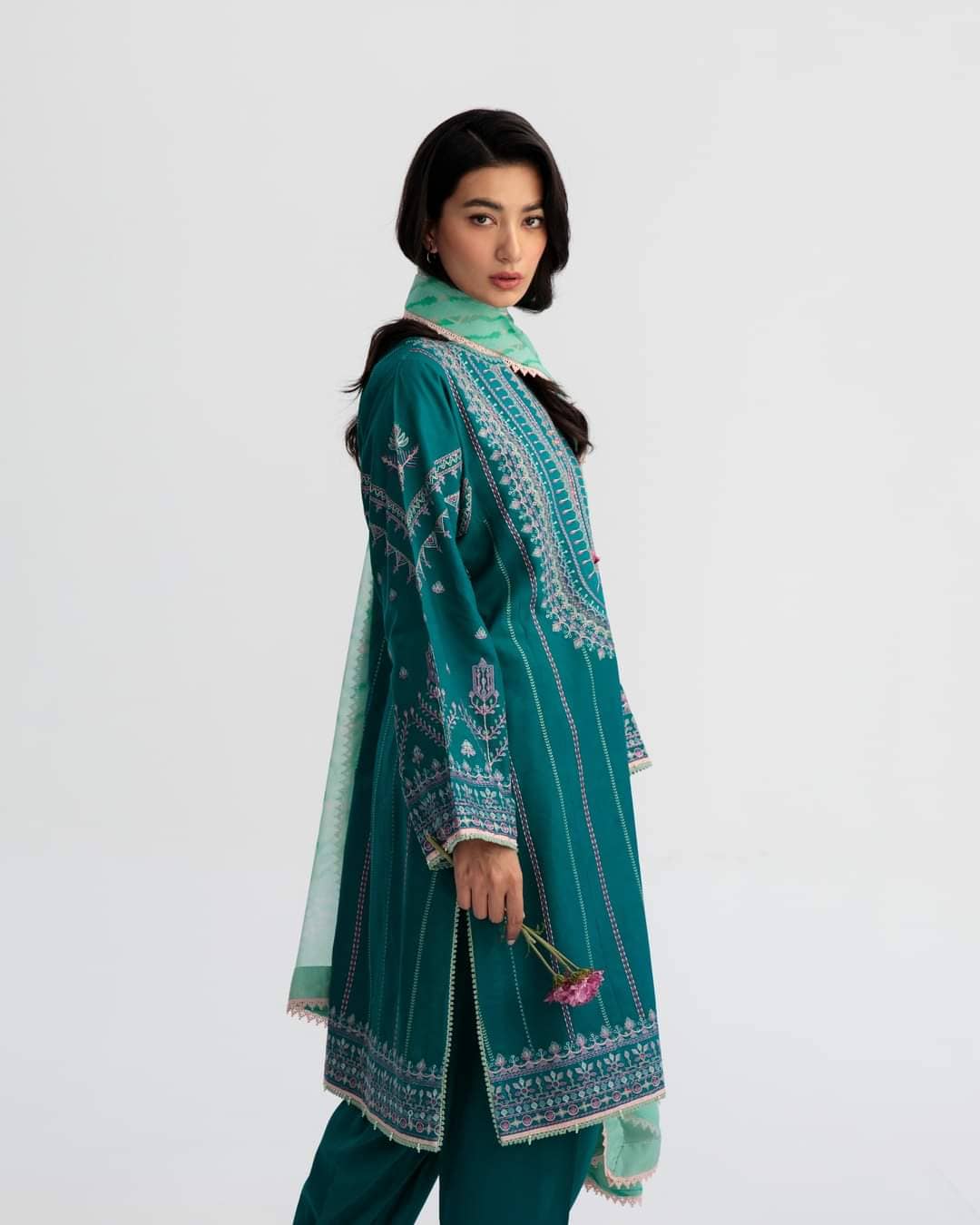 img_coco_lawn_by_zara_shahjahan_23_awwal_boutique