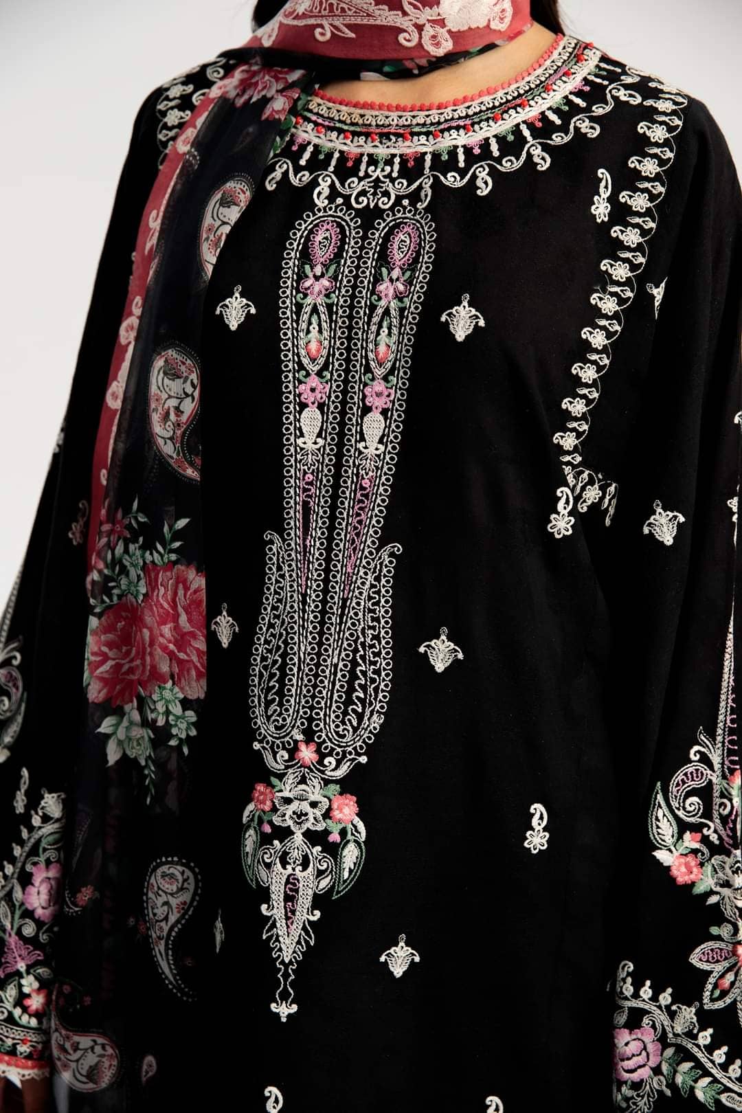 img_coco_lawn_by_zara_shahjahan_23_awwal_boutique