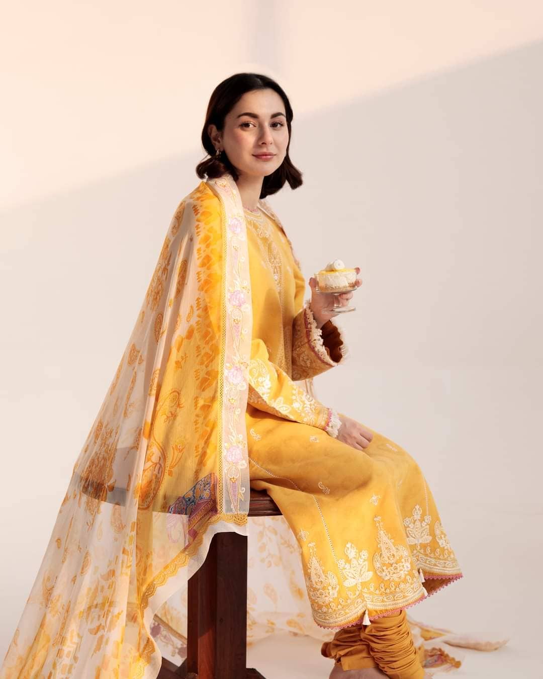 img_coco_lawn_by_zara_shahjahan_23_awwal_boutique