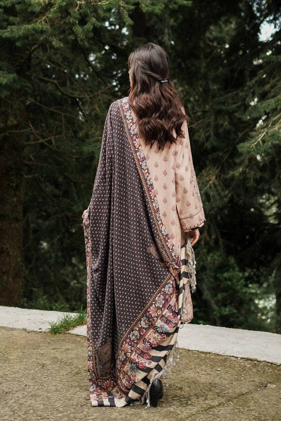 Img_coco_by_zara_shahjahan_winter_22_awwal_boutique