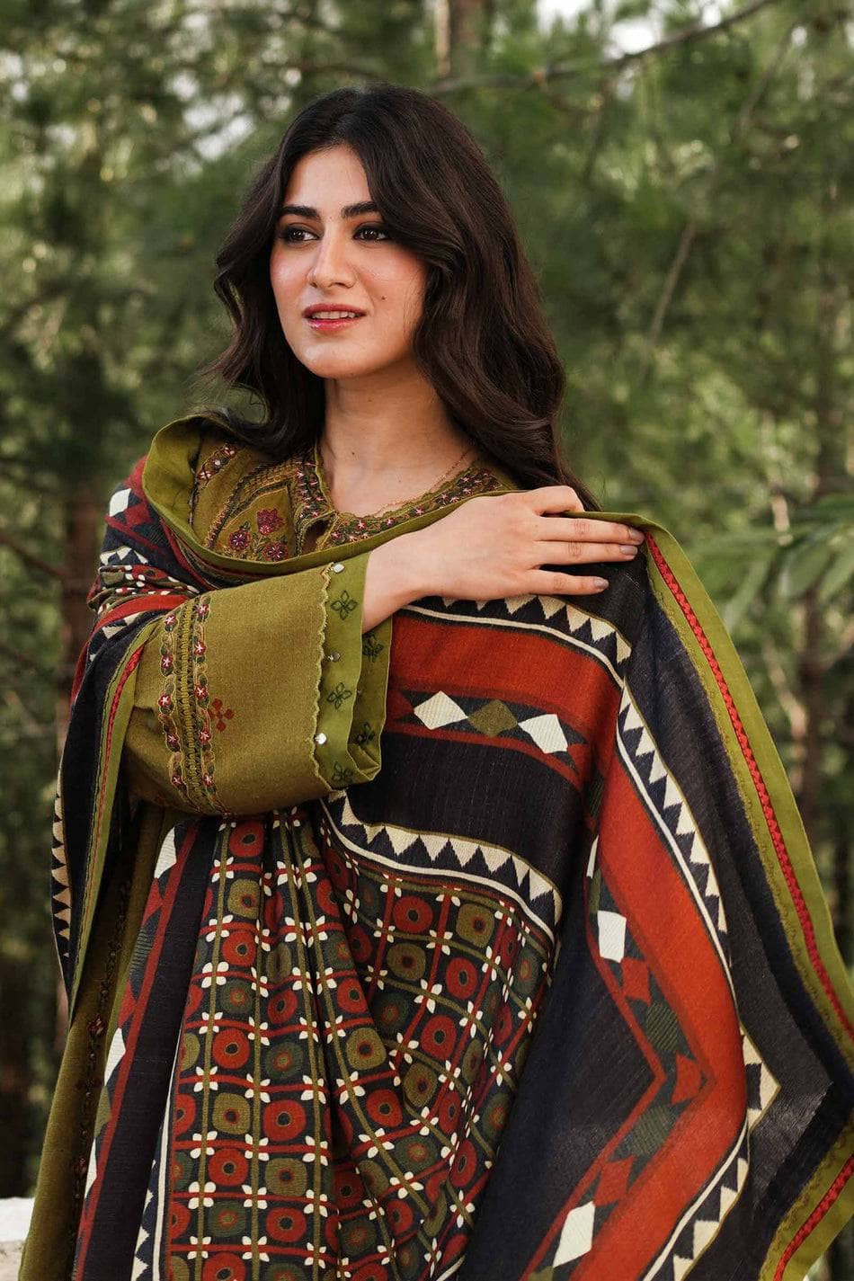 Img_coco_by_zara_shahjahan_winter_22_awwal_boutique