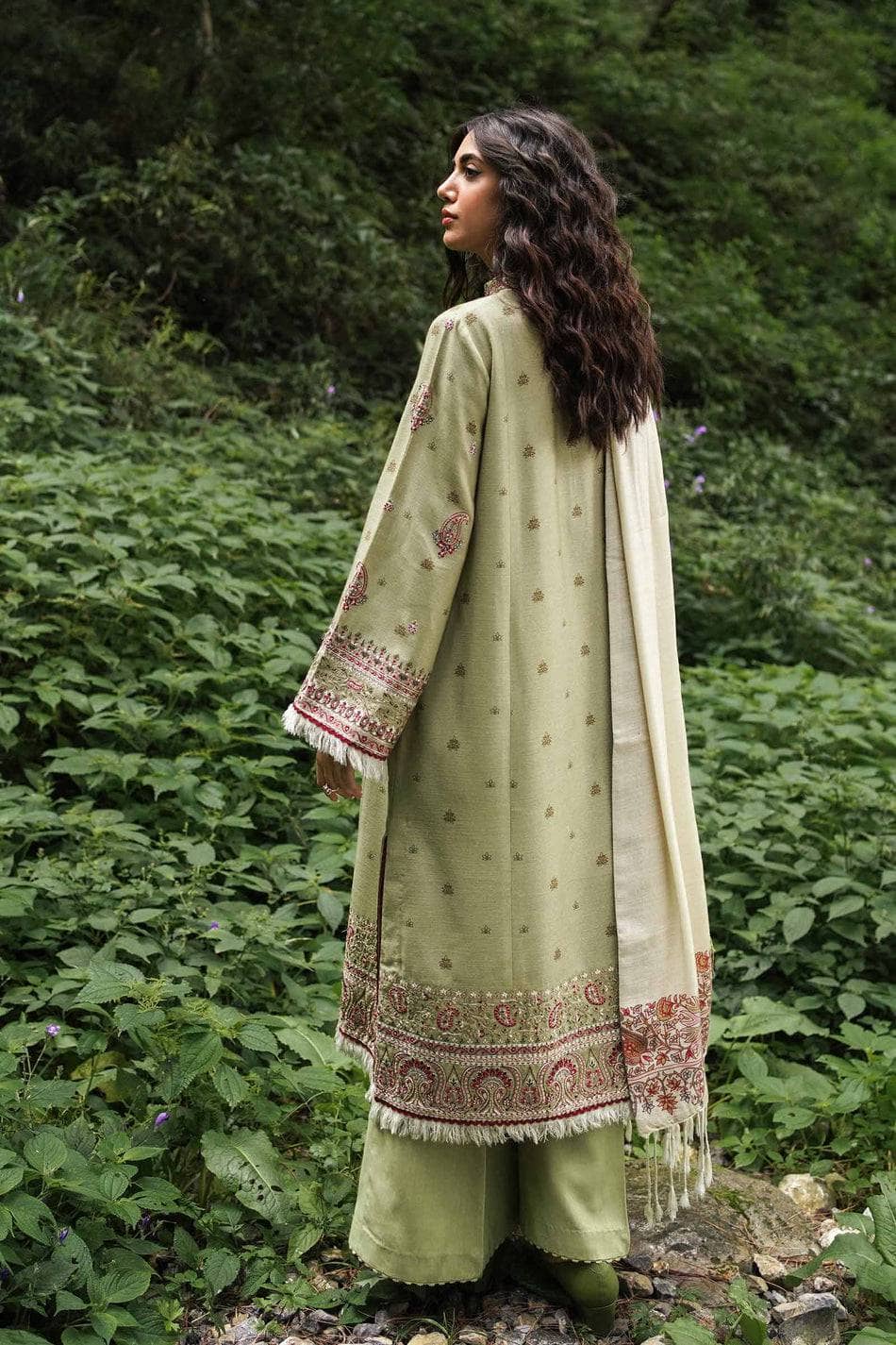 Img_coco_by_zara_shahjahan_winter_22_awwal_boutique