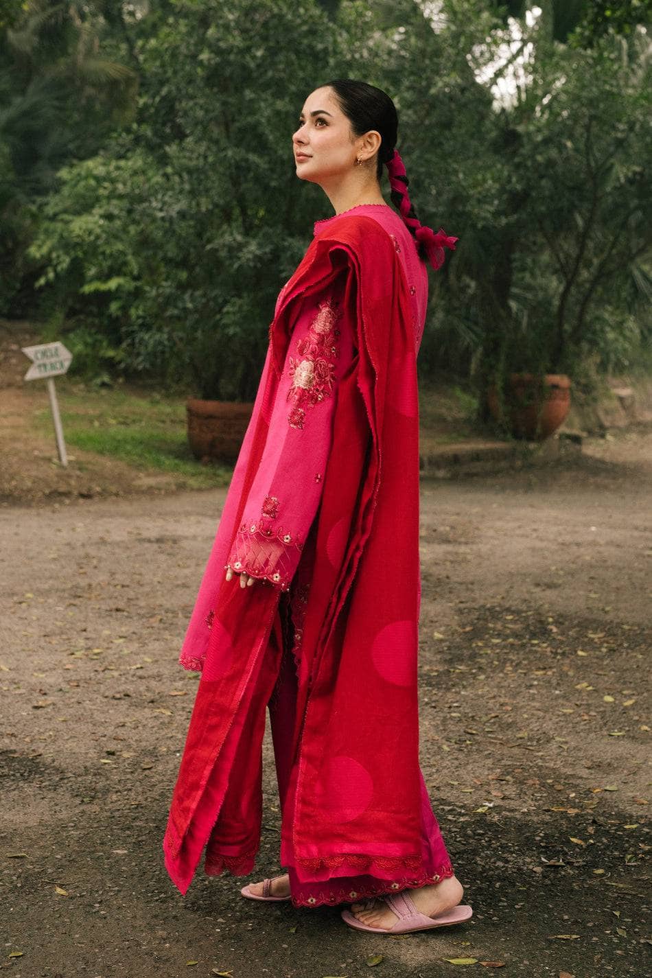 img_coco_lawn_2022_by_zara_shahjahan_awwal_boutique