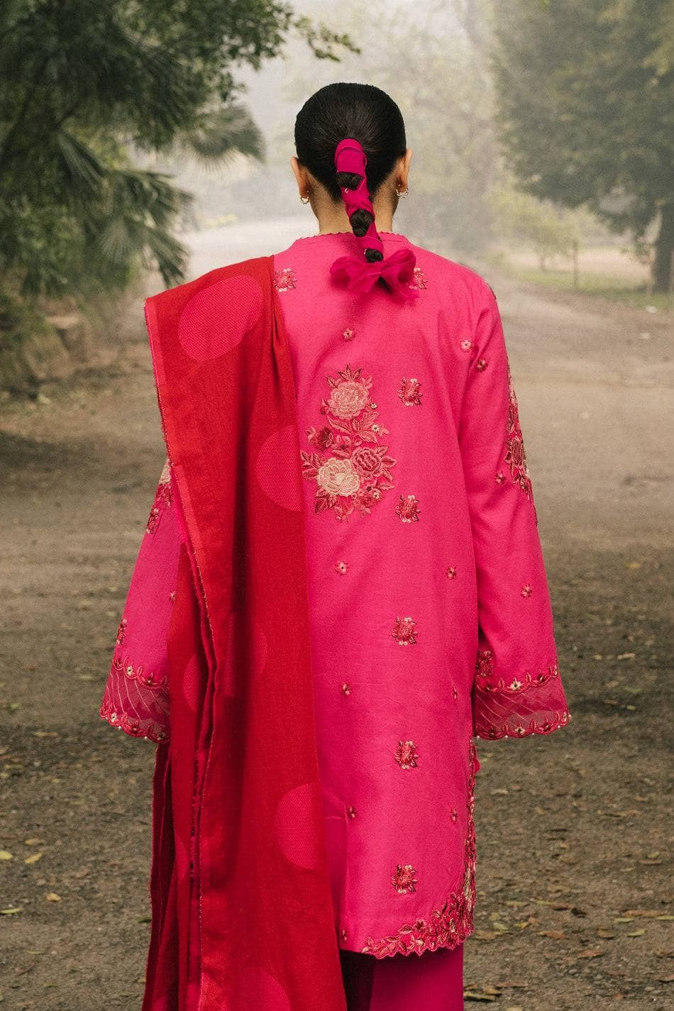 img_coco_lawn_2022_by_zara_shahjahan_awwal_boutique
