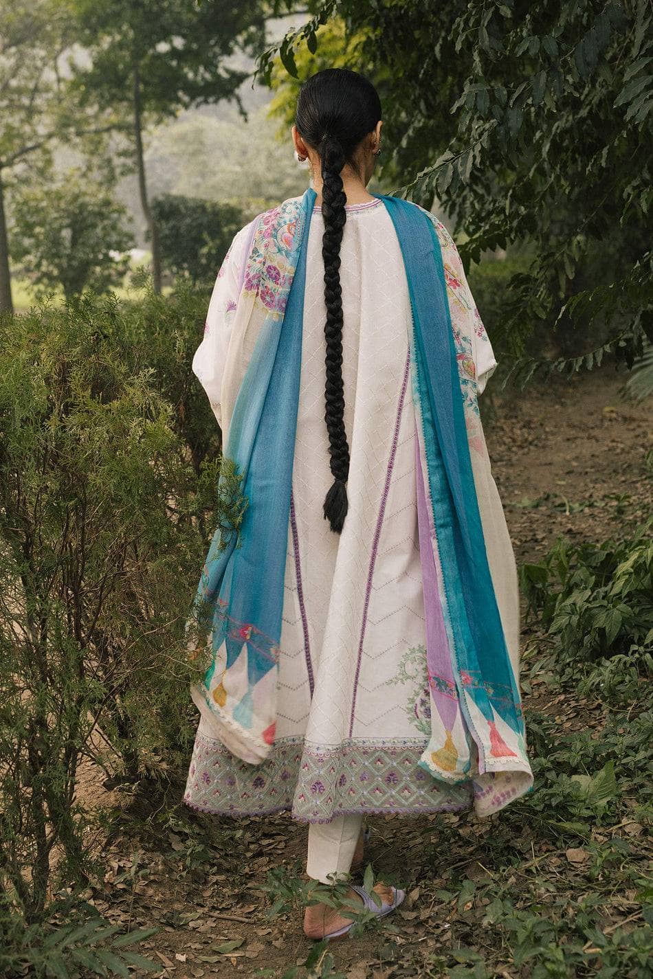 img_coco_lawn_2022_by_zara_shahjahan_awwal_boutique